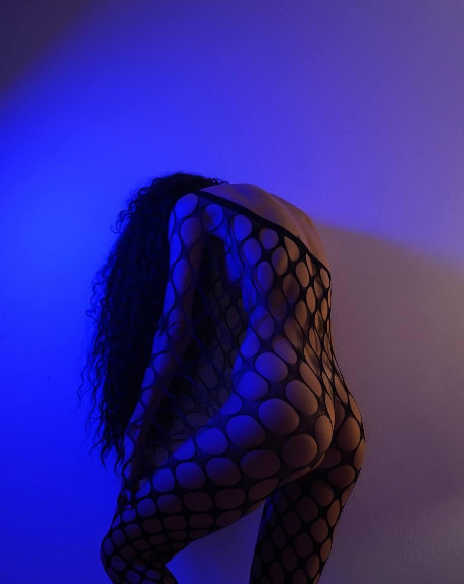 Эмма привлекальеная девушка из Арамиля цена от 6000 руб