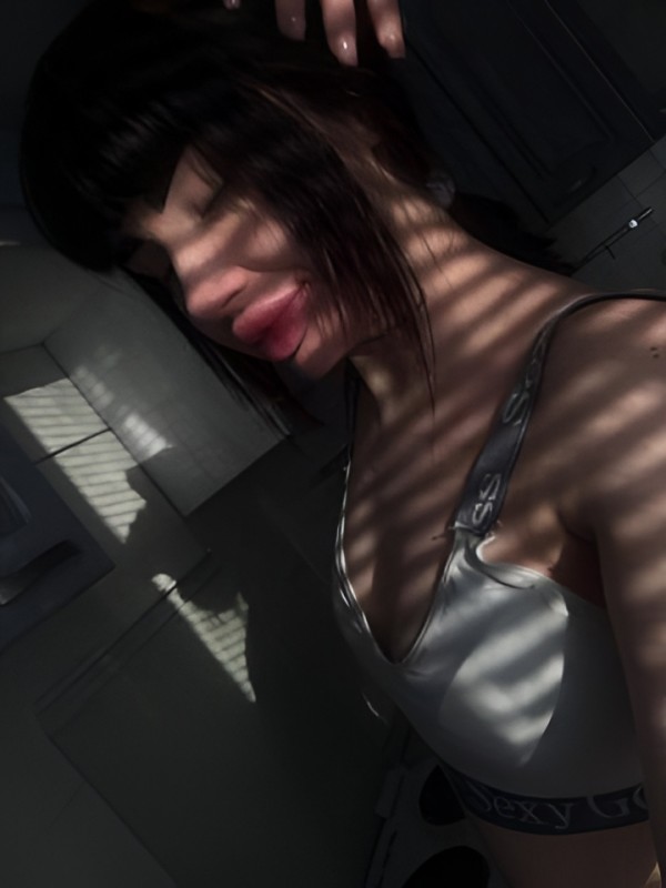 Алена привлекательная девушка из Арамиля цена от 4000 руб