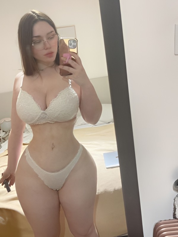 Стефания привлекательная девушка из Арамиля цена от 4000 руб