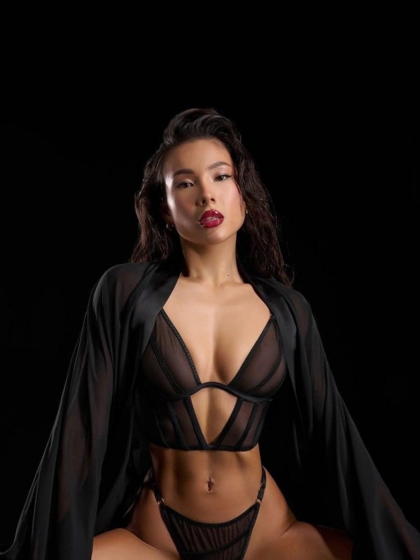 АСЯ привлекательная девушка из Арамиля цена от 6000 руб